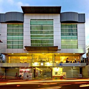 Empire Suites Hotel